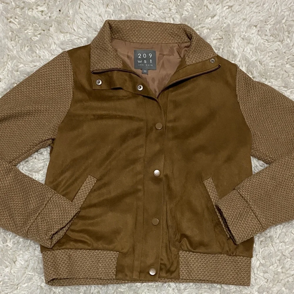 209 wst Brown Women's zipper and button up bomber jacket VGUC business casual - Picture 1 of 16